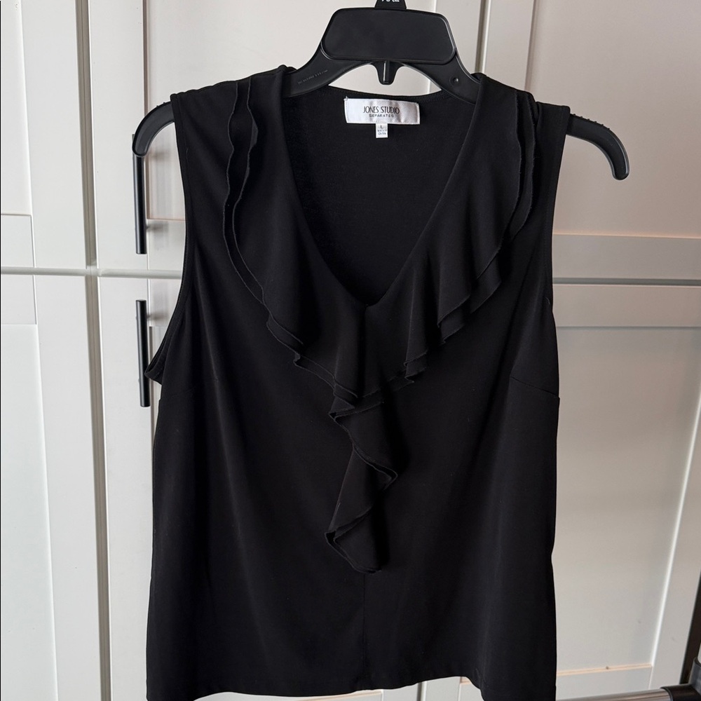 Jones Studio Black Ruffled Sleeveless Blouse